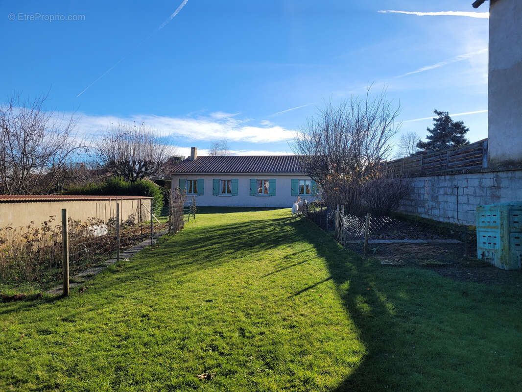 Maison à SAINT-NIZIER-DE-FORNAS