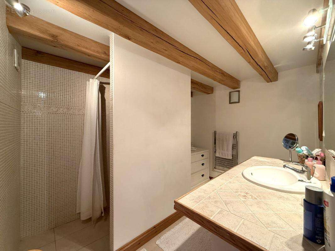 Maison à NANTEUIL-AURIAC-DE-BOURZAC