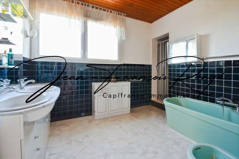 Maison à AGON-COUTAINVILLE