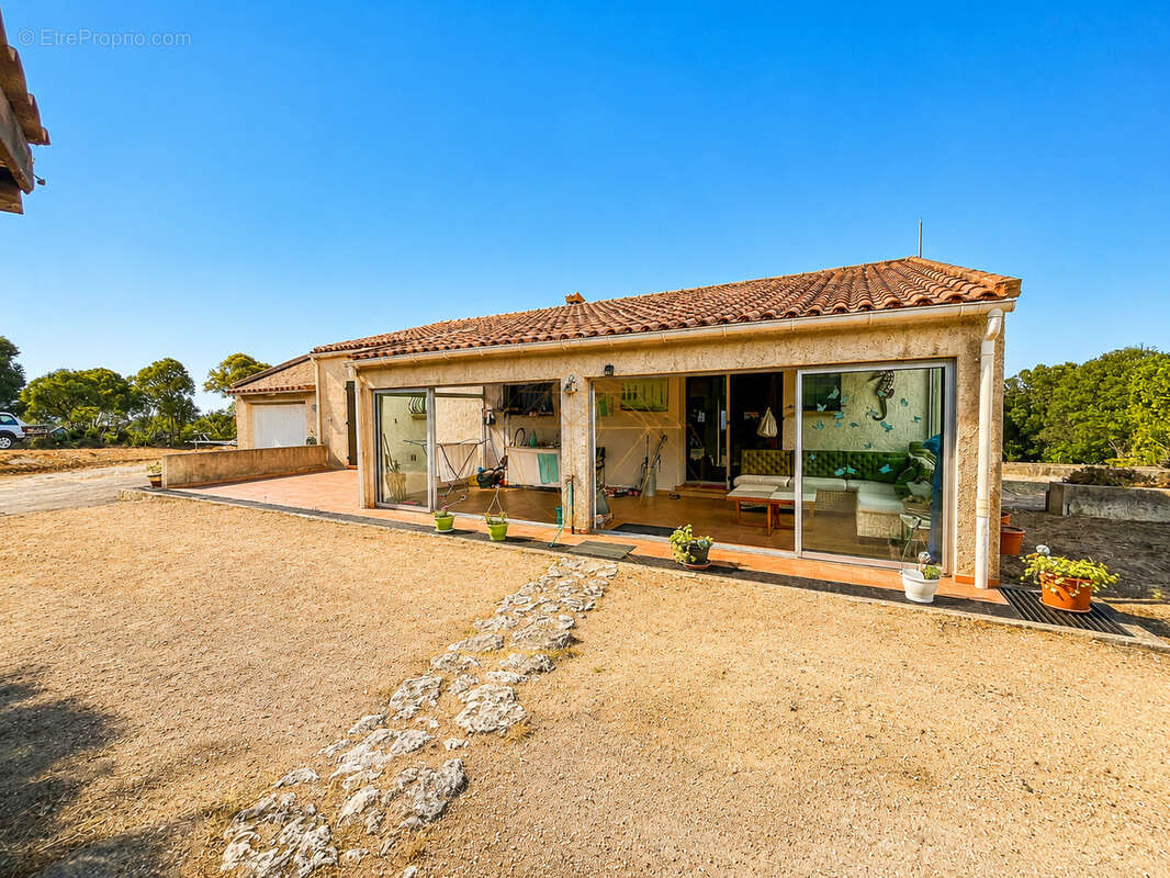 Propriété avec dépendance sur grand terrain constructible à 5 min de la plage de Bonifacio - photo 46