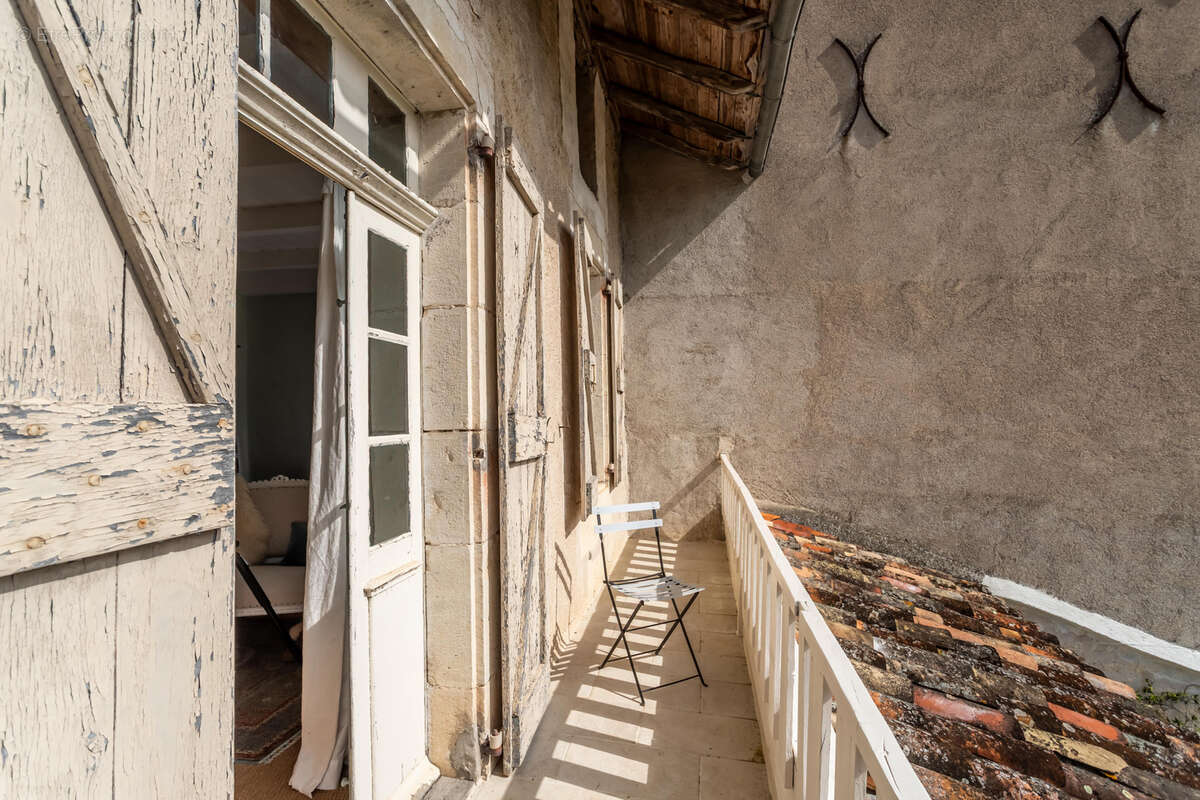 Maison à CASTELNAU-MONTRATIER