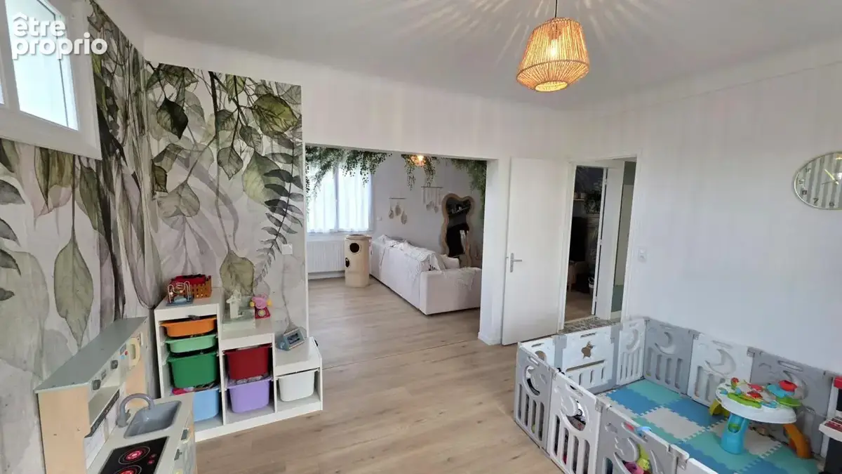 Maison en pierre entièrement rénovée, 173,30 m², six chambres, garage et jardin clos de 994 m² · Rostrenen (22) - photo 4