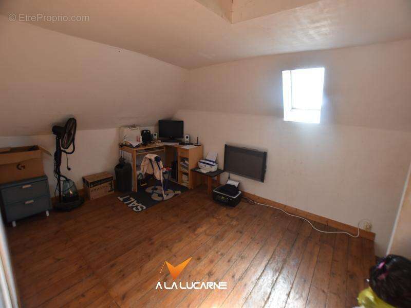 Maison à SAINT-PIERRE-DU-CHEMIN