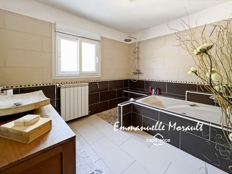 Maison à BAGNOLS-EN-FORET