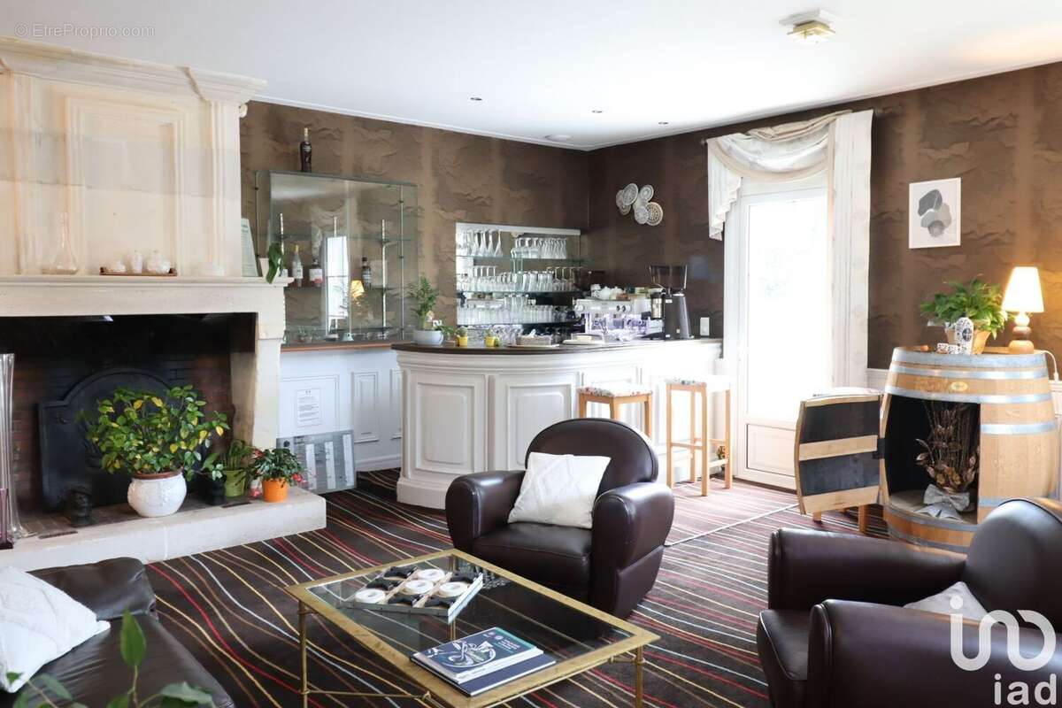 Photo 4 - Commerce à CHATEAUBERNARD