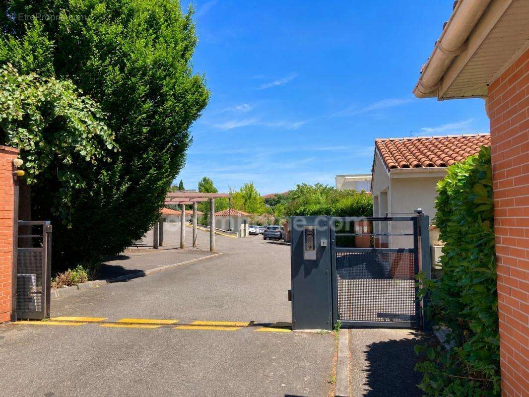 Toulouse côte pavée – limayrac exclusivité – rare t3 en rez-de-jardin avec 300 m² de jardin privatif, 2 parkings et cadre de vie - photo 4
