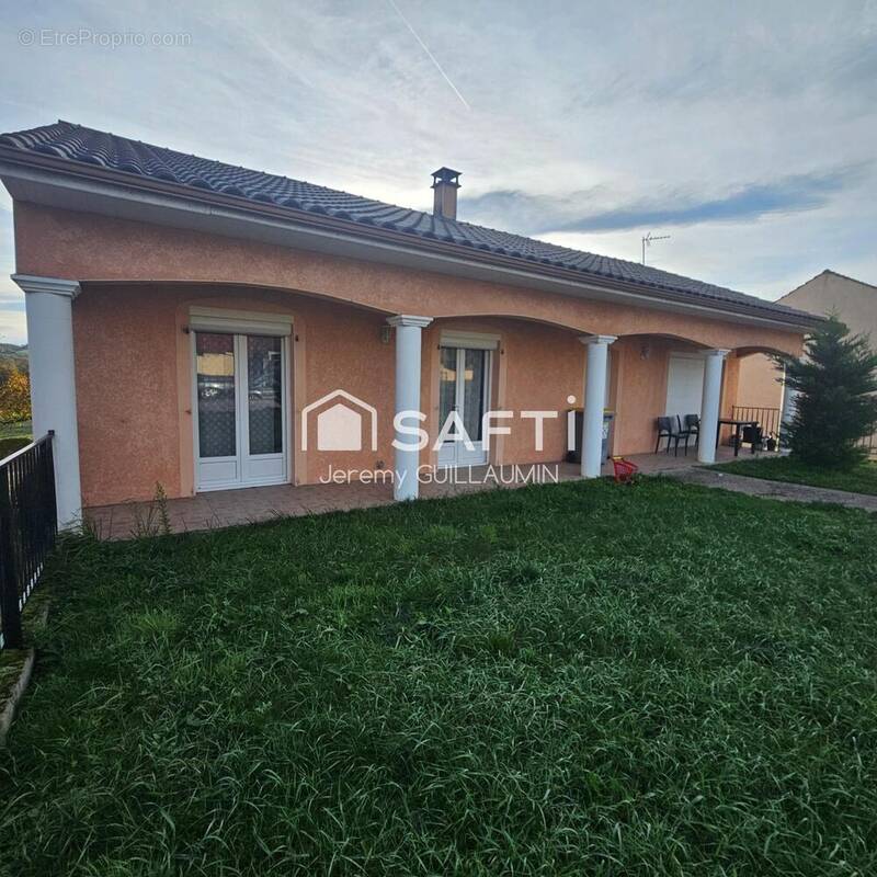 Photo 1 - Maison à SAINT-REMY-EN-ROLLAT