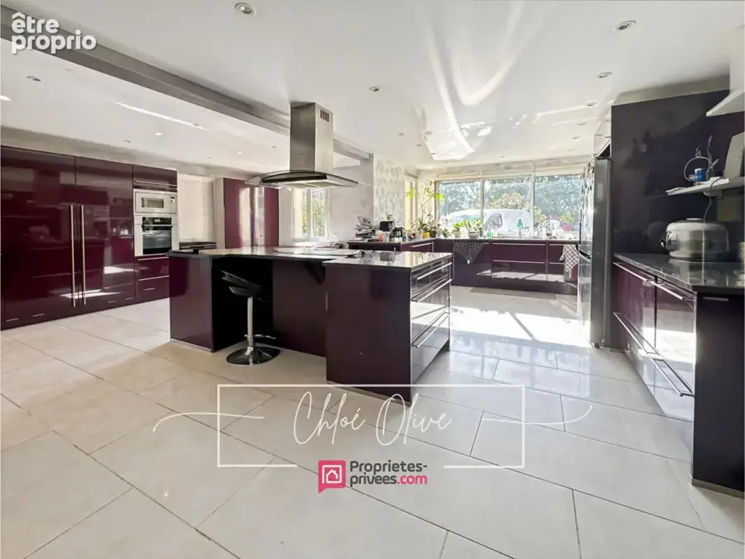 Maison familiale 310 m² , piscine- vue dégagée , crécy-la-chapelle - photo 5