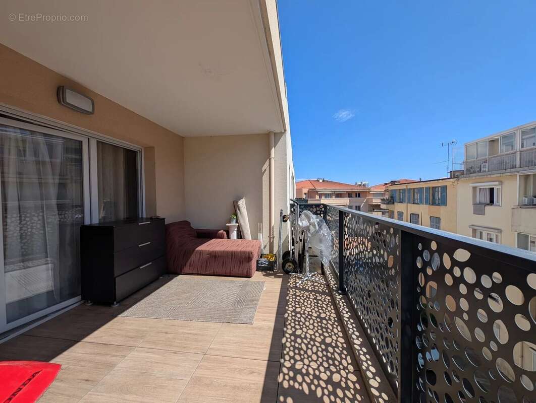 Appartement à SAINT-LAURENT-DU-VAR