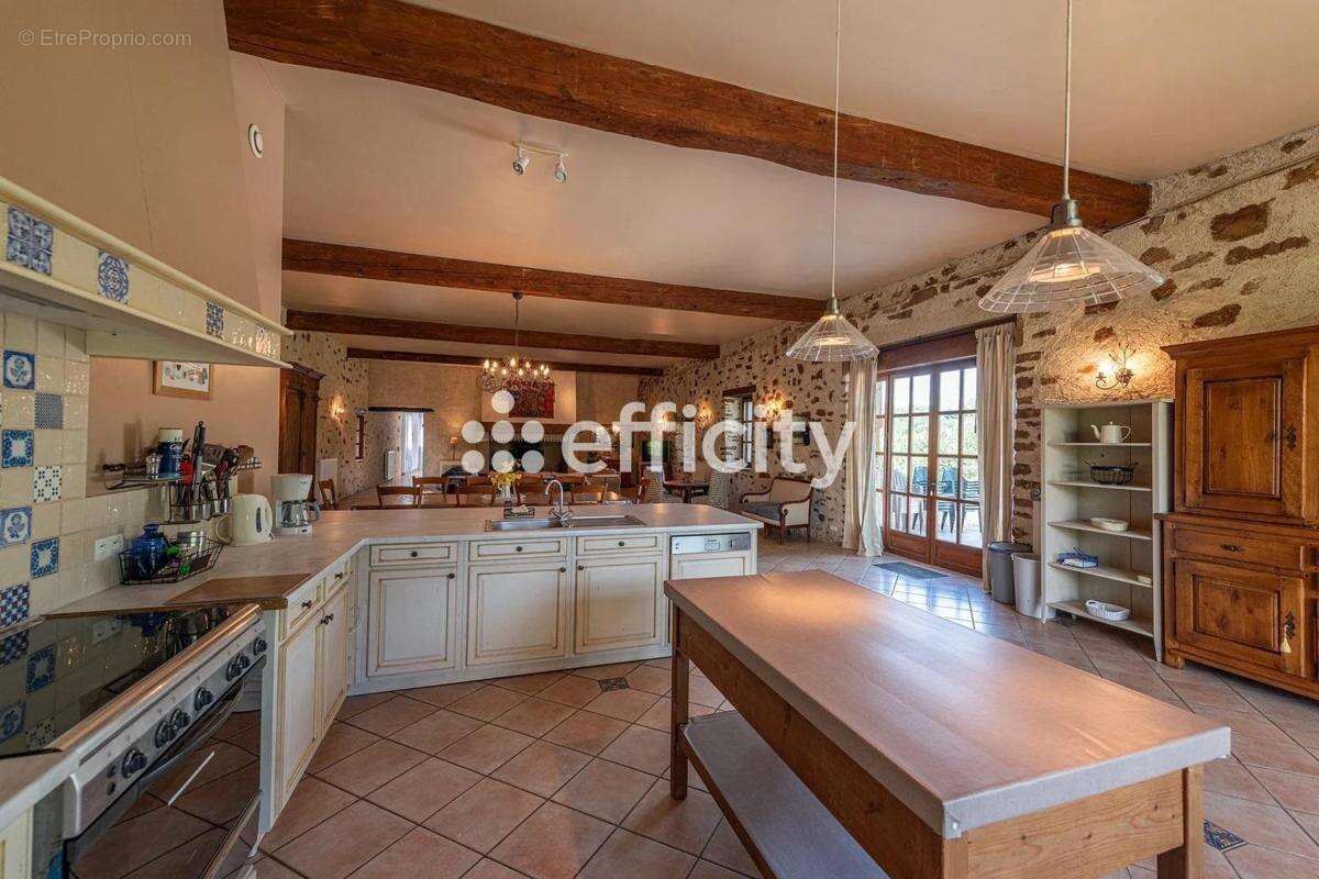 Maison 678 m² à Saint-Marcel-Campes  - photo 4