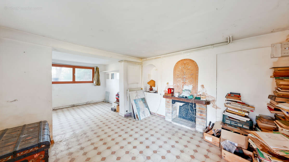 Maison à rénover, piscine, terrain 1660 m2 - photo 25