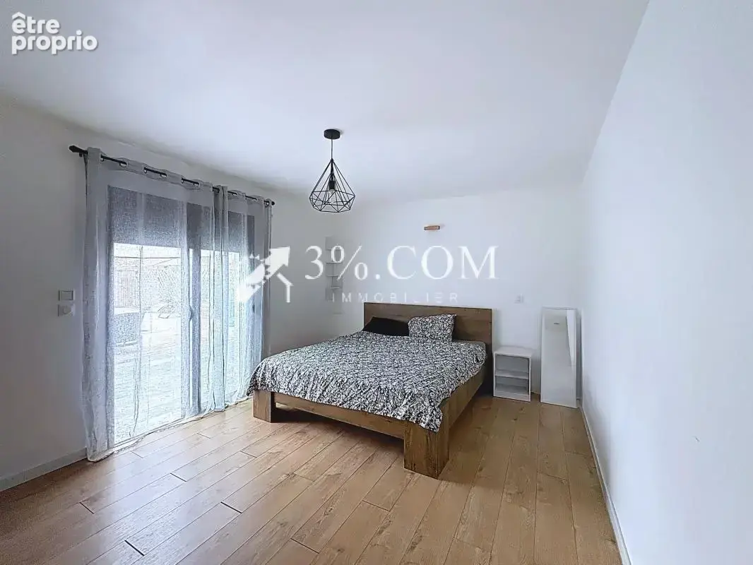 Belle maison contemporaine 6 pièces de 148 m2 avec piscine - photo 19
