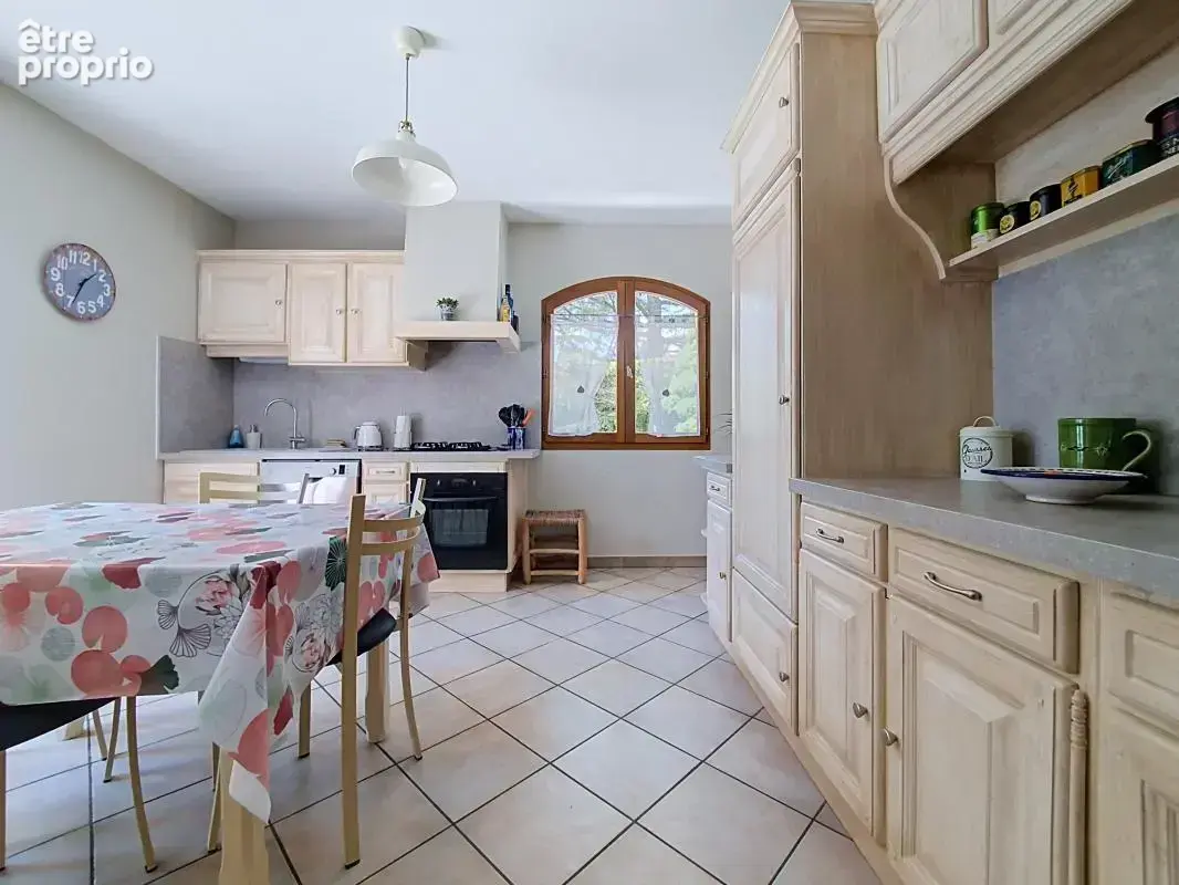 Maison - 4 Chambres - Double garage - Jardin - Piscine - Pool house - Terrasse couverte - photo 19