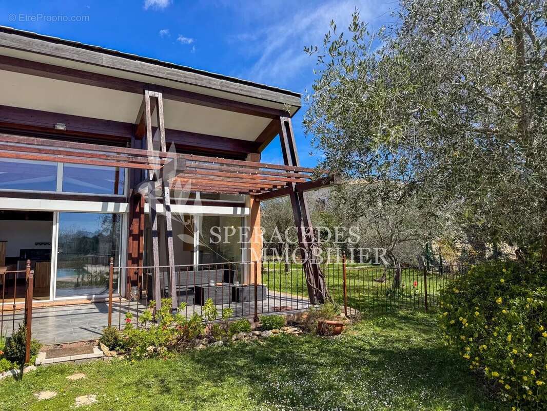 Maison à SAINT-CEZAIRE-SUR-SIAGNE