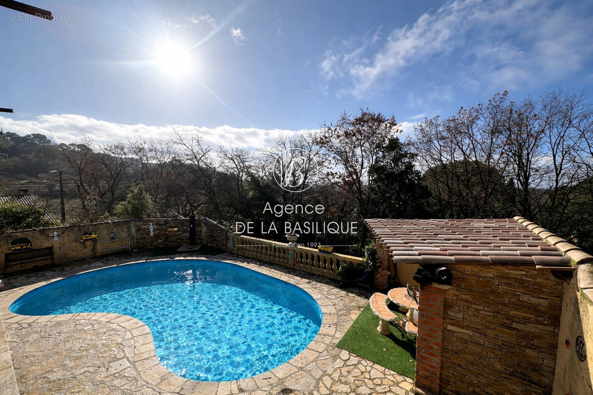 Maison à SEILLONS-SOURCE-D'ARGENS