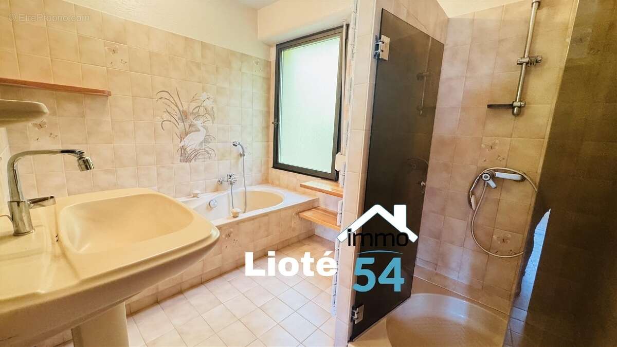 Maison à CREVECHAMPS