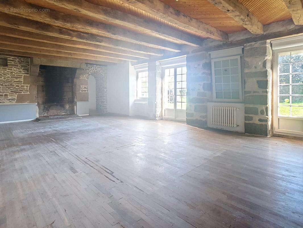 Maison à COMBOURG