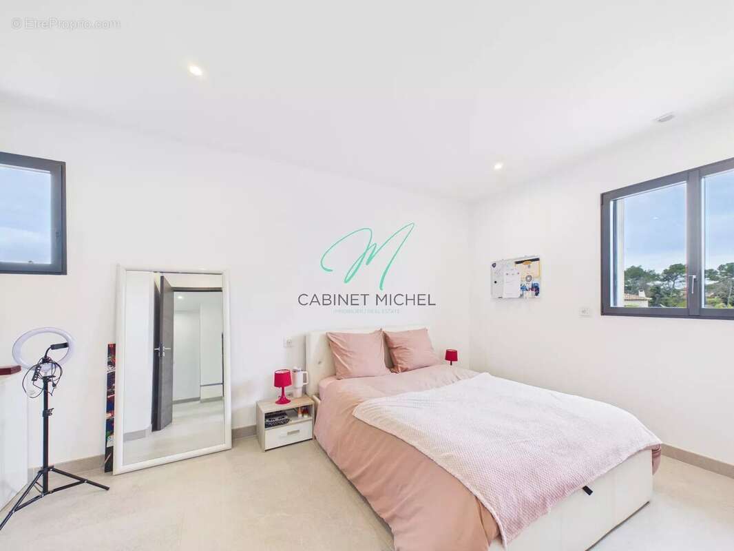 Maison à ROQUEFORT-LES-PINS