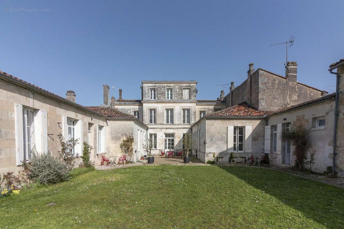 Maison à CHATEAUNEUF-SUR-CHARENTE