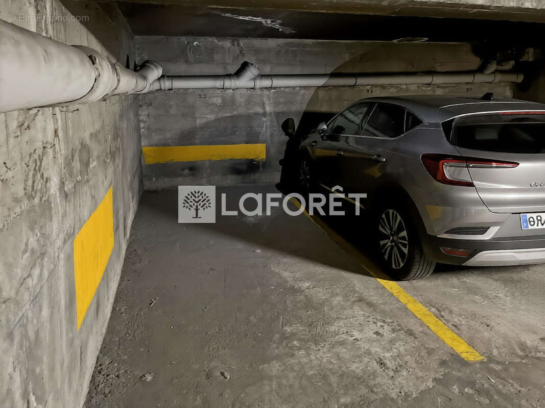 Parking à PARIS-15E