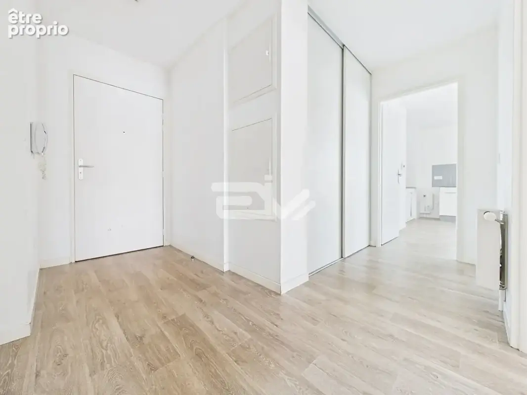 Appartement T4, accès PMR, dernier étage avec ascenseur, balcon et parking privatif - photo 2