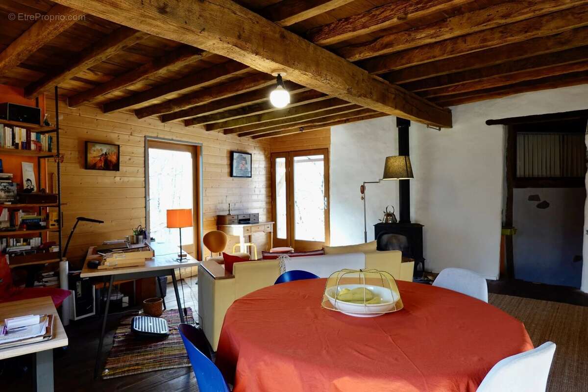 Maison à MOULIS