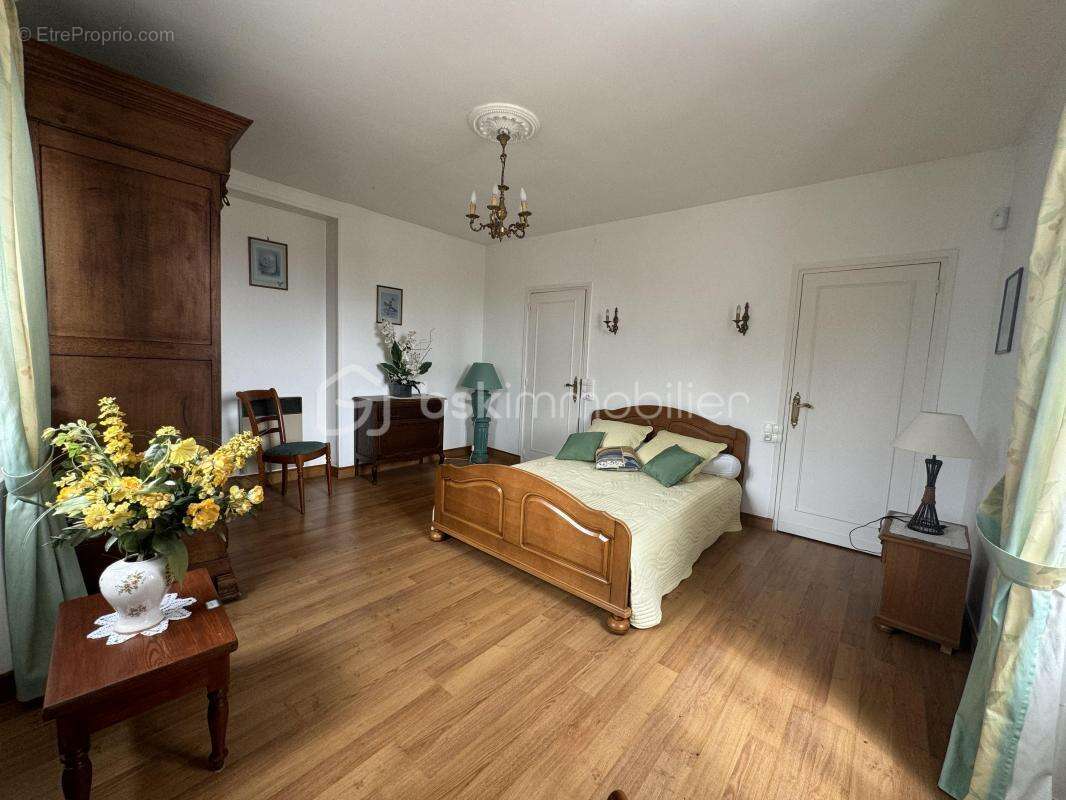 Maison à OZOUER-LE-VOULGIS