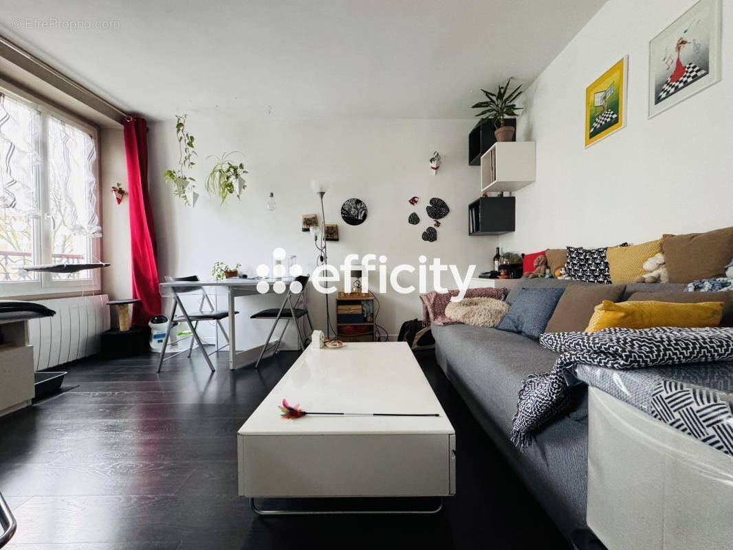 Appartement à PARIS-14E