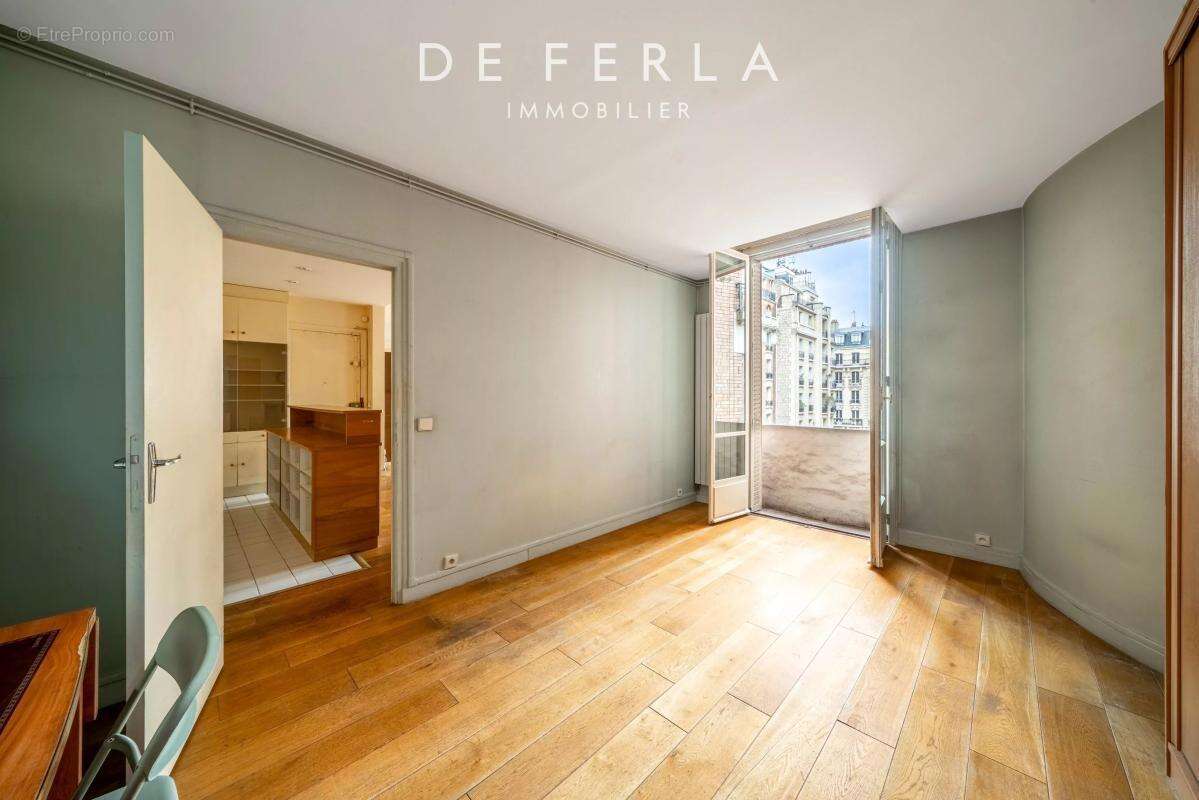 Appartement à PARIS-14E
