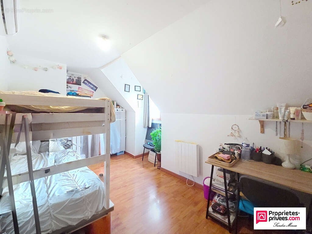 Maison à MAIGNELAY-MONTIGNY