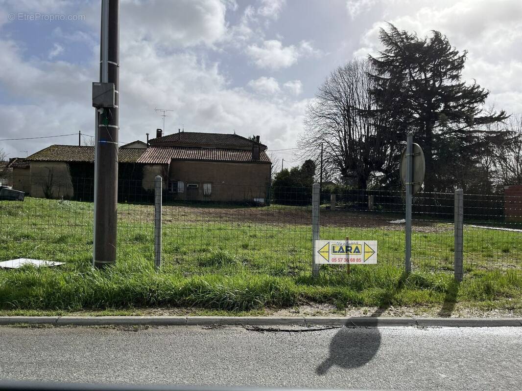 Terrain à SAINT-MAIXANT