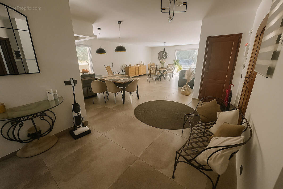 Maison à SOLLIES-TOUCAS