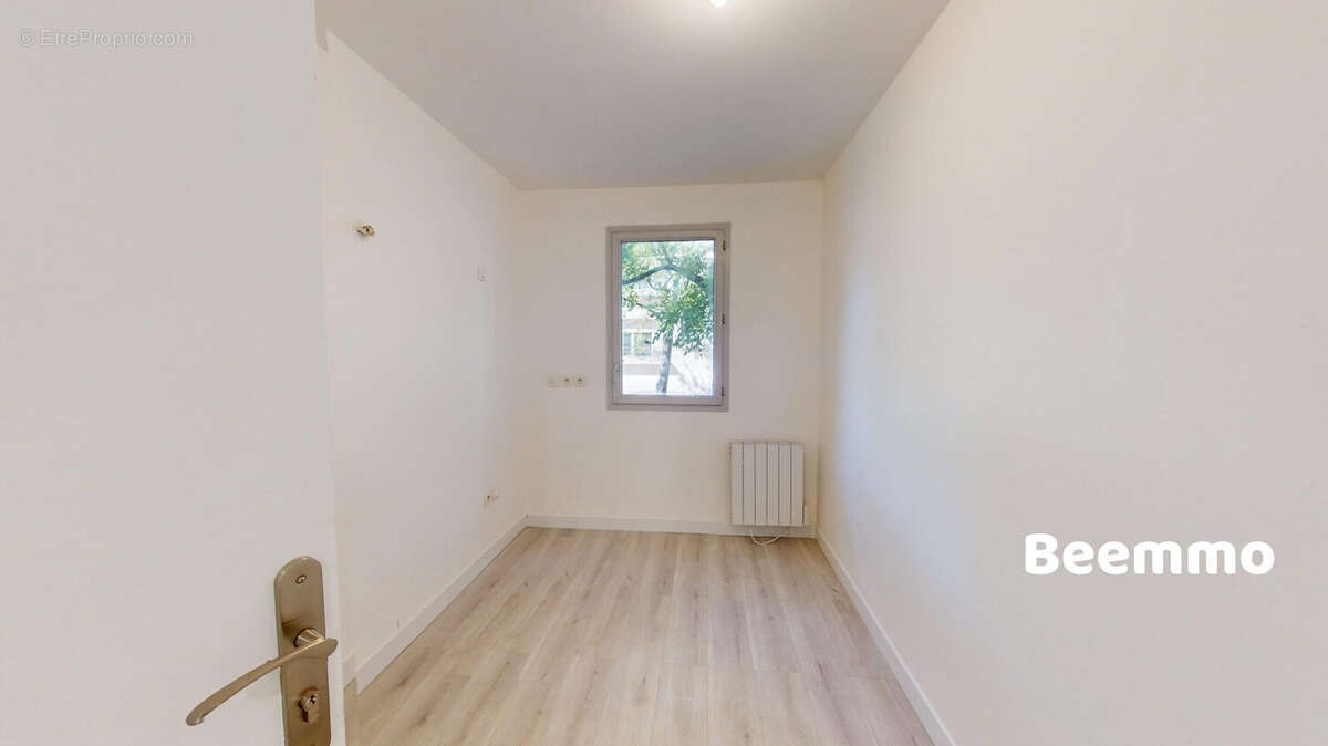 Appartement 68 m² à Saint-Denis  - photo 4