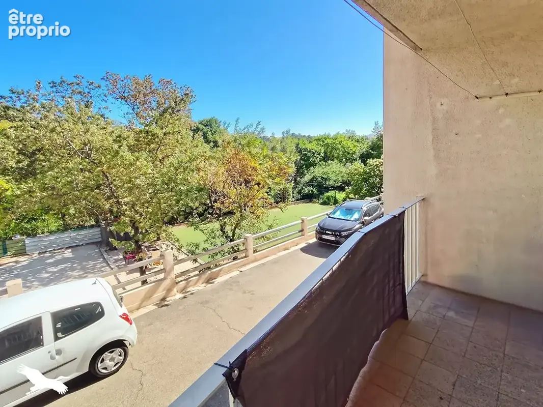 A VENDRE - Marseille 13013 - Appartement à vendre - T4 - 88 m² avec balcon et cave - photo 2