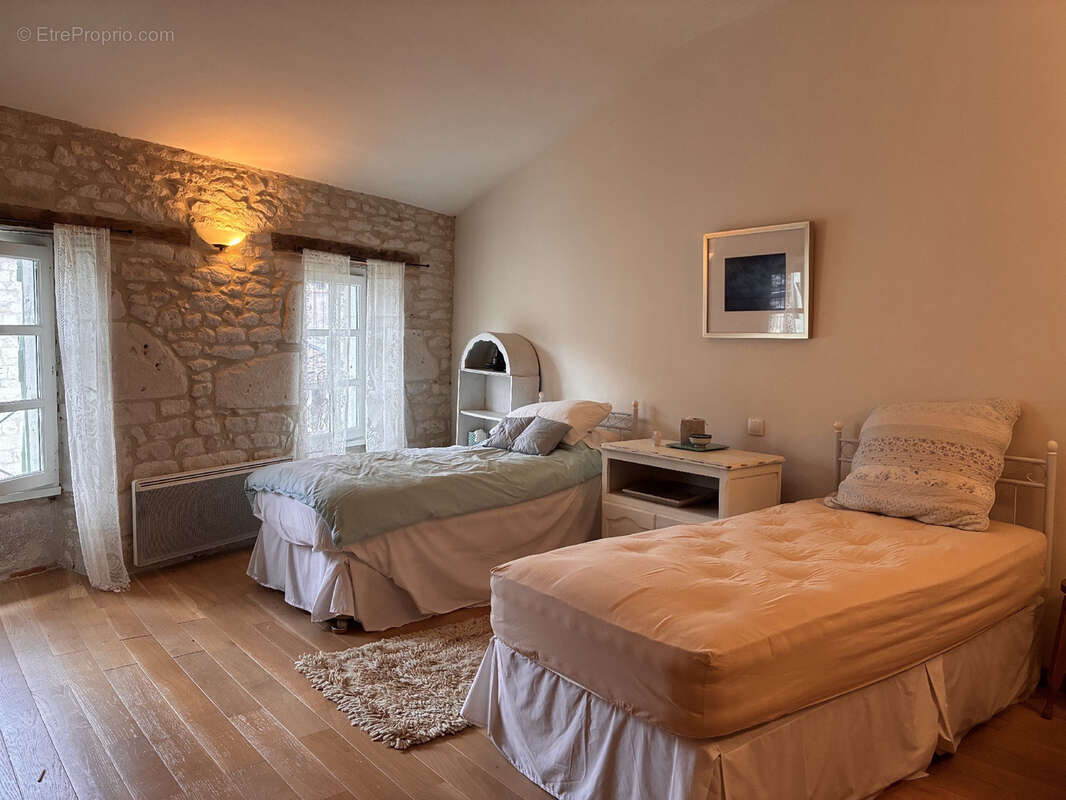 Maison à CASTELNAU-MONTRATIER
