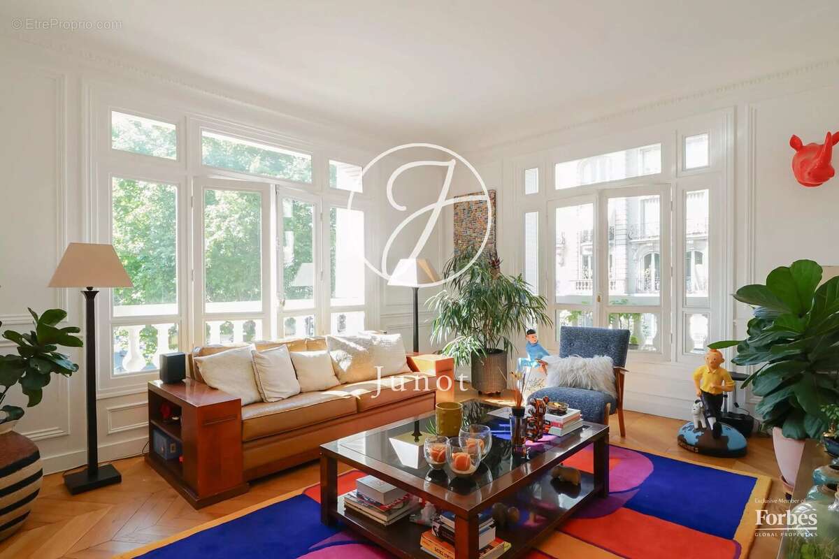 Appartement à PARIS-7E