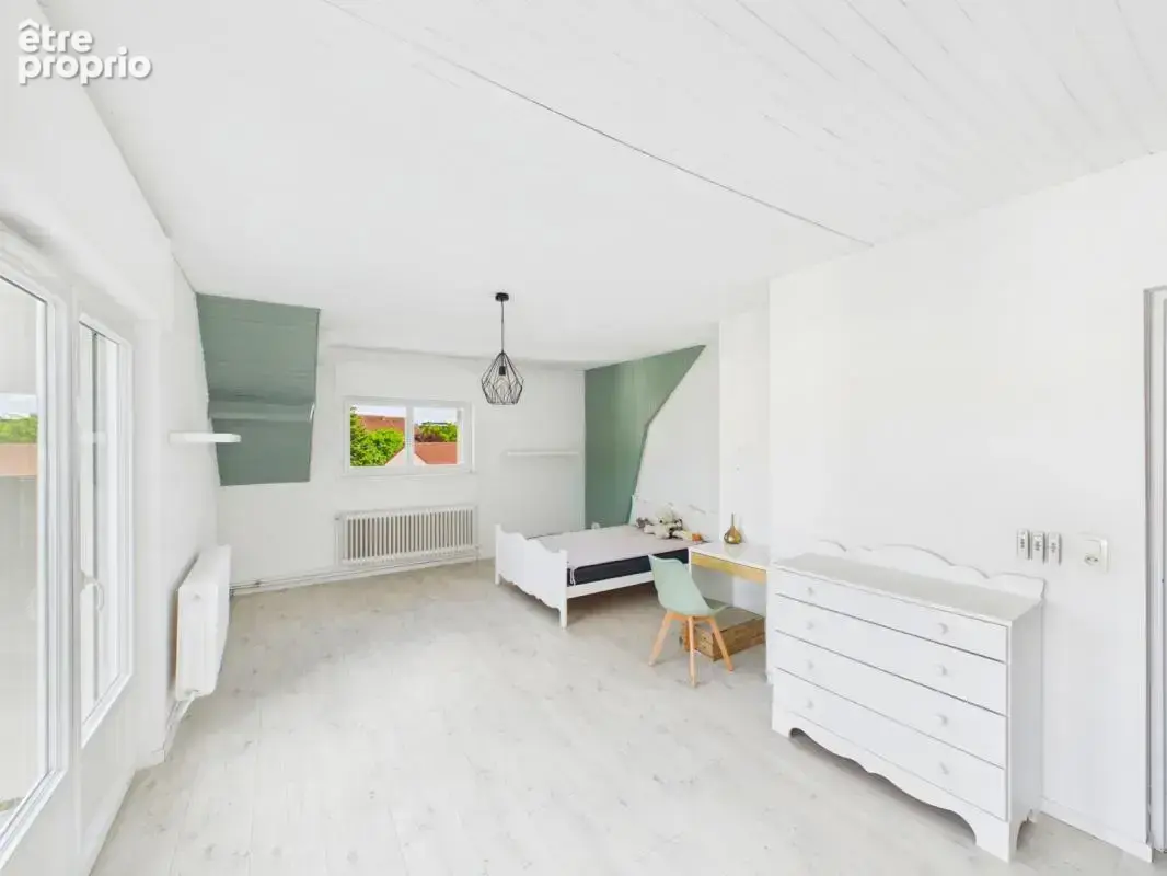 Scy-Chazelles – Maison familiale de 300 m² avec 6 chambres et espace indépendant - photo 10