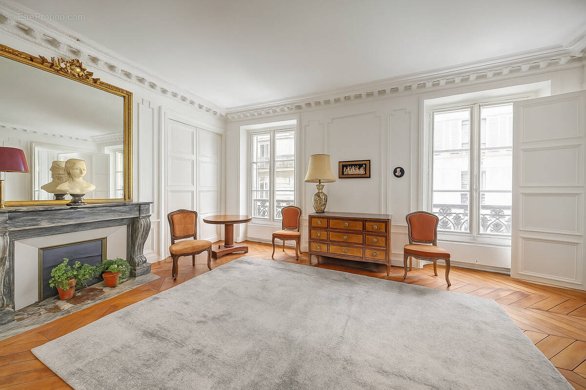 Appartement à PARIS-8E