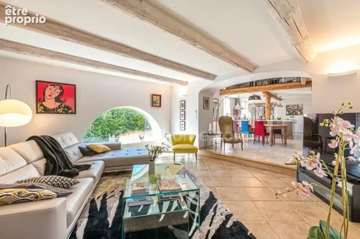 **Coup de cœur – Maison de charme 195 m² avec 2 entrées indépendantes, 2 extérieurs, garage, cave, vue et piscine** - photo 5