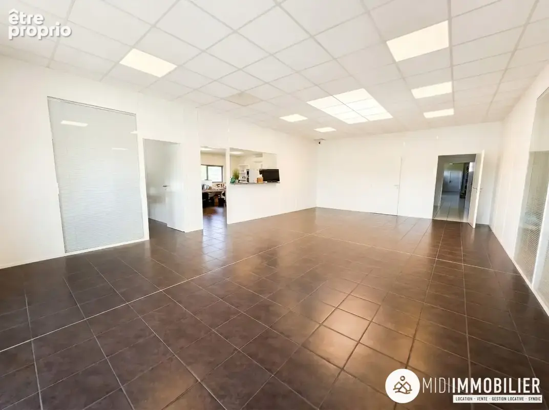 Commerce 650 m² à Terssac  - photo 8