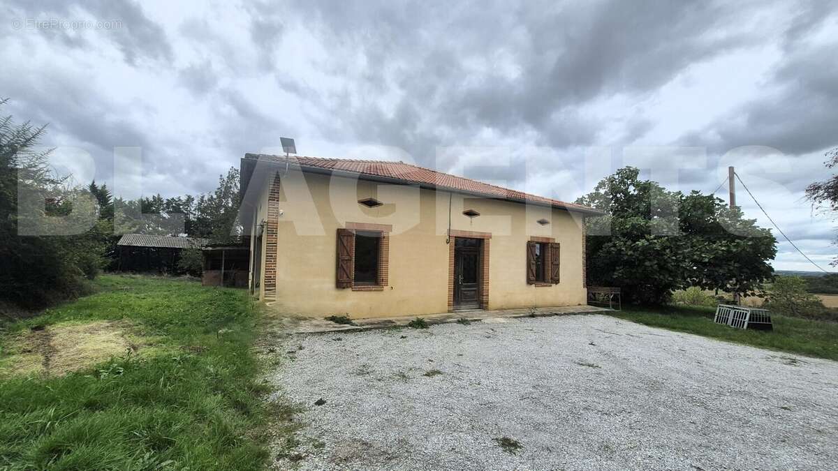 facade - Maison à PUYLAUSIC