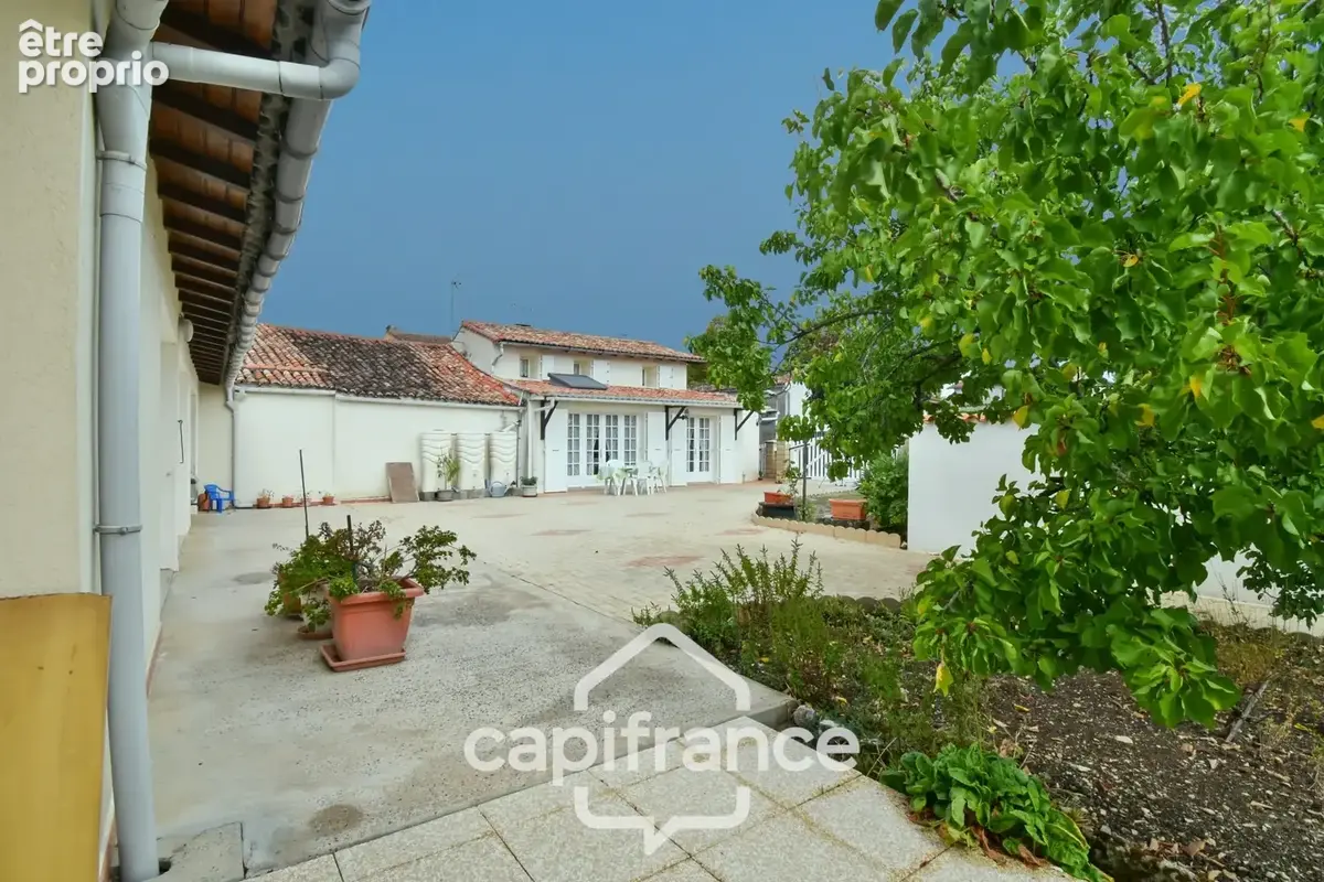 Maison à vendre 4 pièces MAZERAY (17) sur 900m² de jardin clos et 3 garages - photo 7