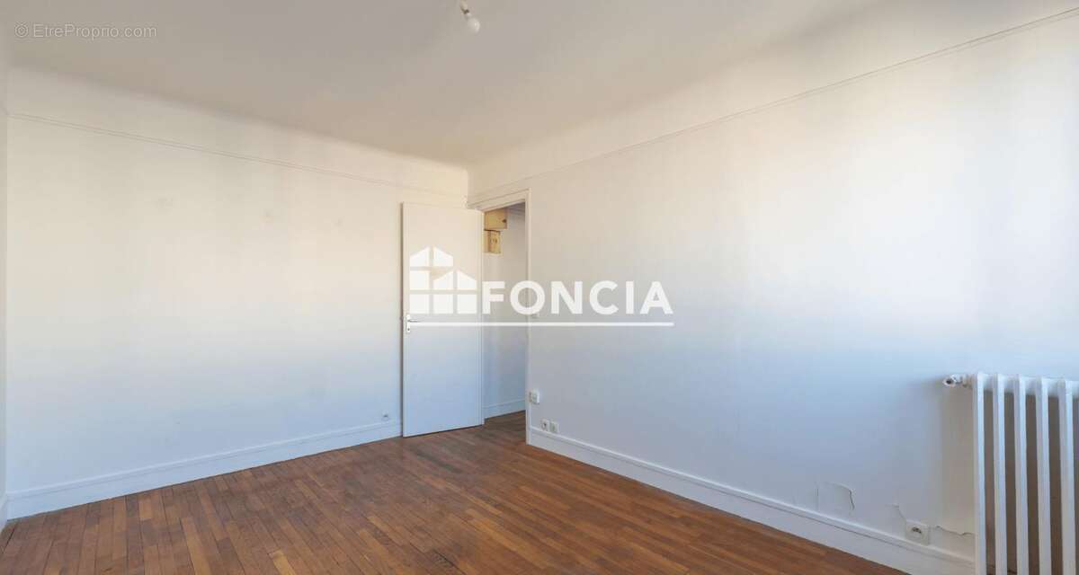 Appartement à CHARENTON-LE-PONT