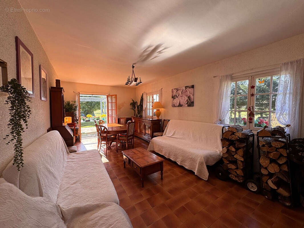 Maison à LASSAY-SUR-CROISNE