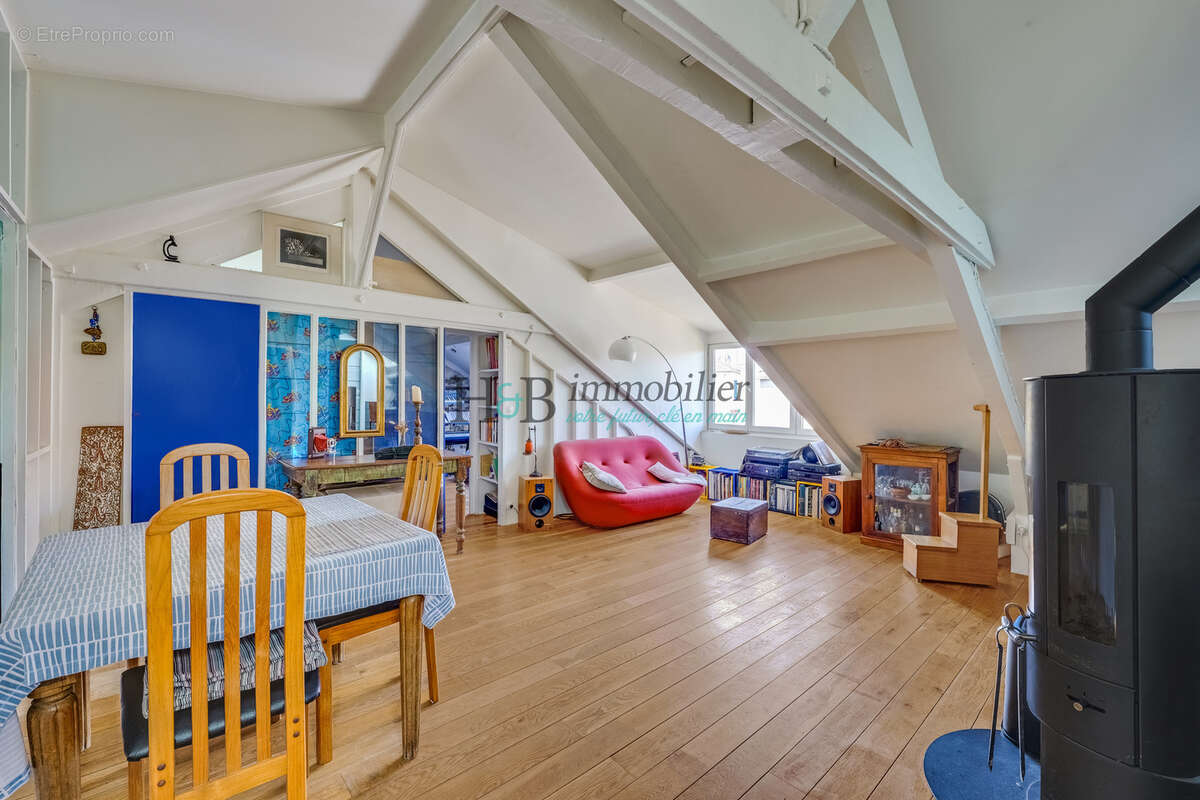Appartement à LES LILAS