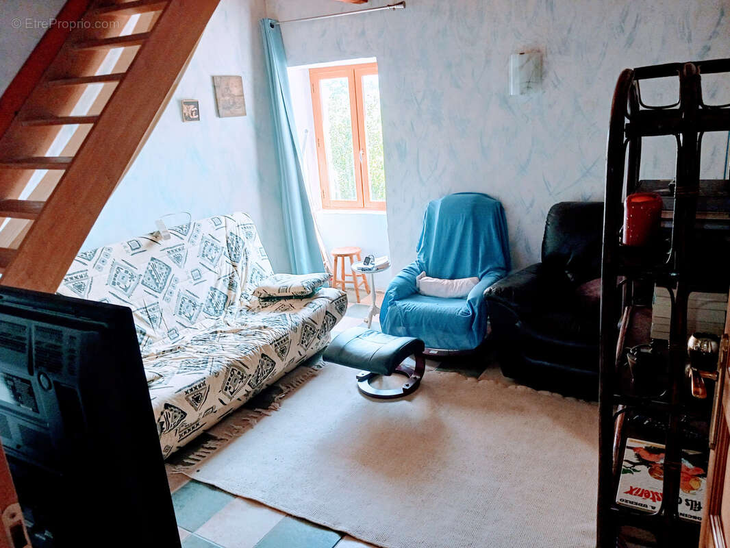 Maison à SAINT-ETIENNE-DE-FONTBELLON