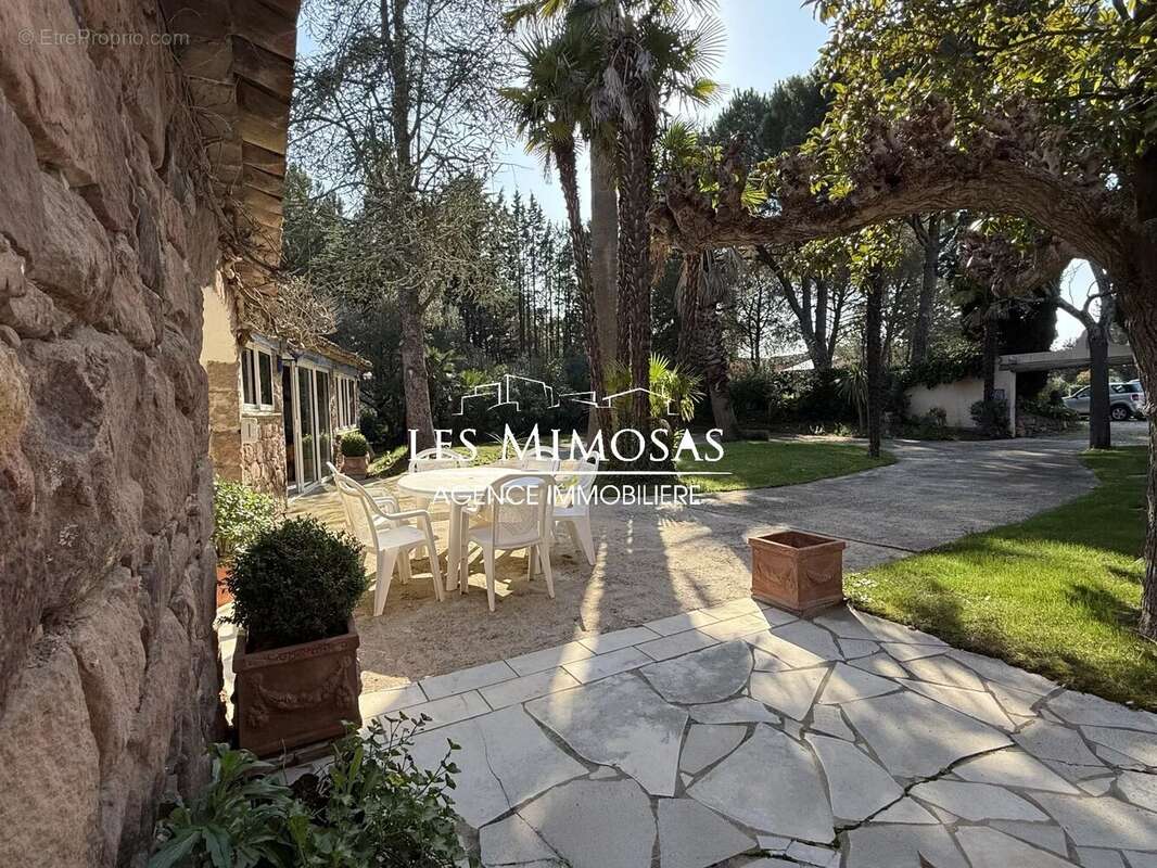 Maison à ROQUEBRUNE-SUR-ARGENS