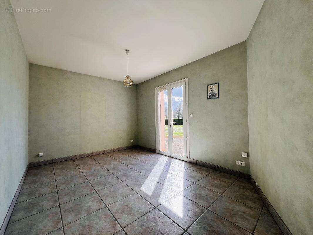 Maison à TERRASSON-LAVILLEDIEU