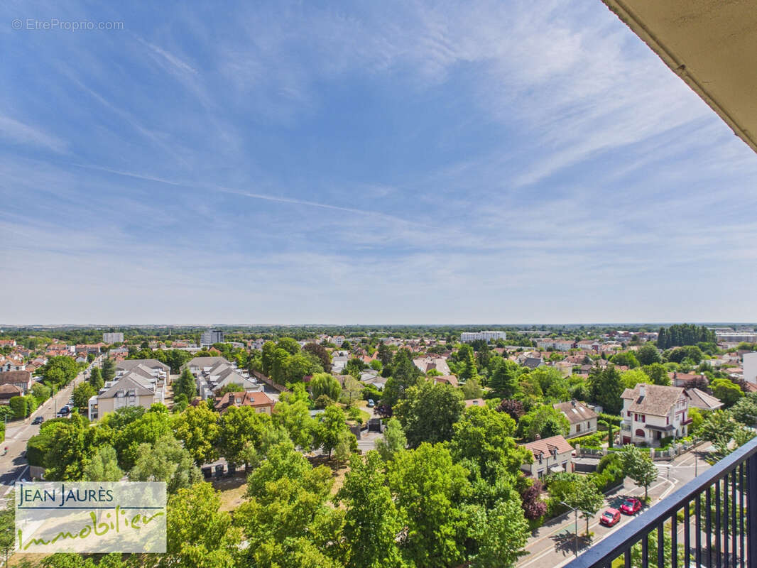 Appartement rénové avec vue panoramique traversante   Lumineux, climatisé et idéalement situé - photo 12