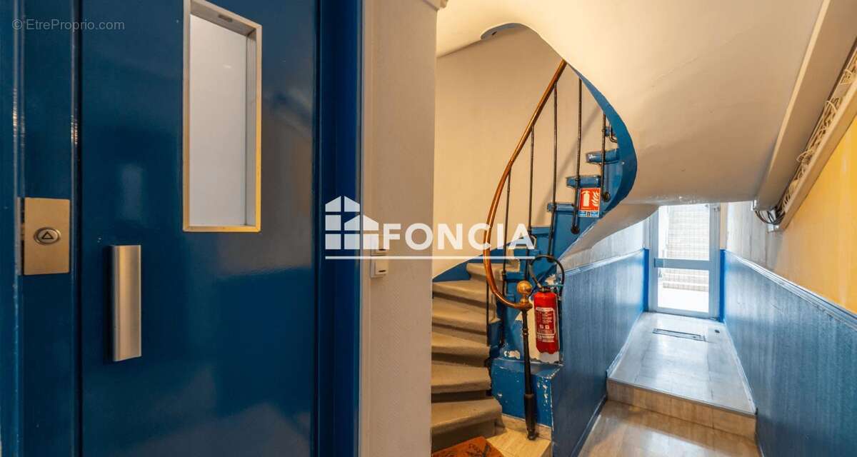 Appartement à PARIS-17E